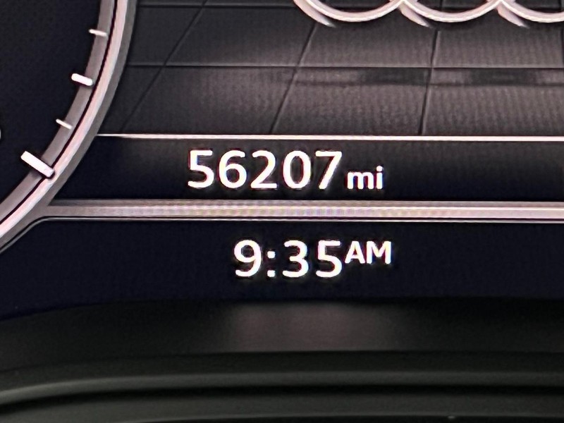Audi A4 Vehicle Full-screen Gallery Image 8