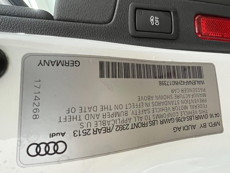 Audi A4 Vehicle Full-screen Gallery Image 9
