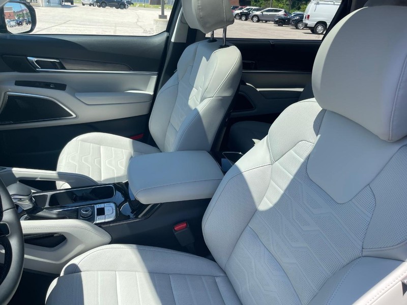 Kia Telluride Vehicle Full-screen Gallery Image 9