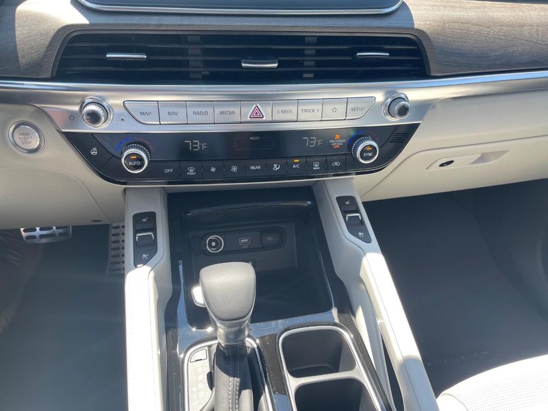 Kia Telluride Vehicle Full-screen Gallery Image 12