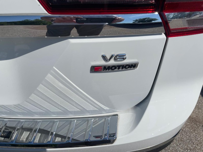 Volkswagen Atlas Vehicle Full-screen Gallery Image 5