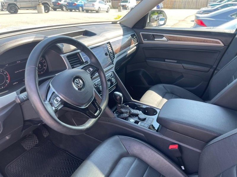 Volkswagen Atlas Vehicle Full-screen Gallery Image 6