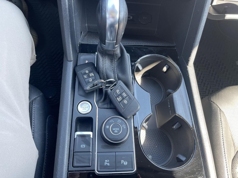 Volkswagen Atlas Vehicle Full-screen Gallery Image 8
