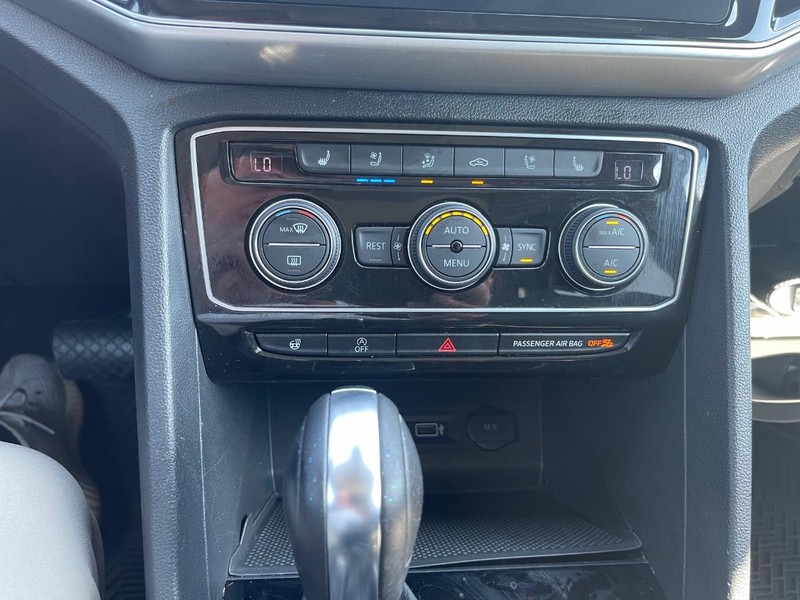 Volkswagen Atlas Vehicle Full-screen Gallery Image 9