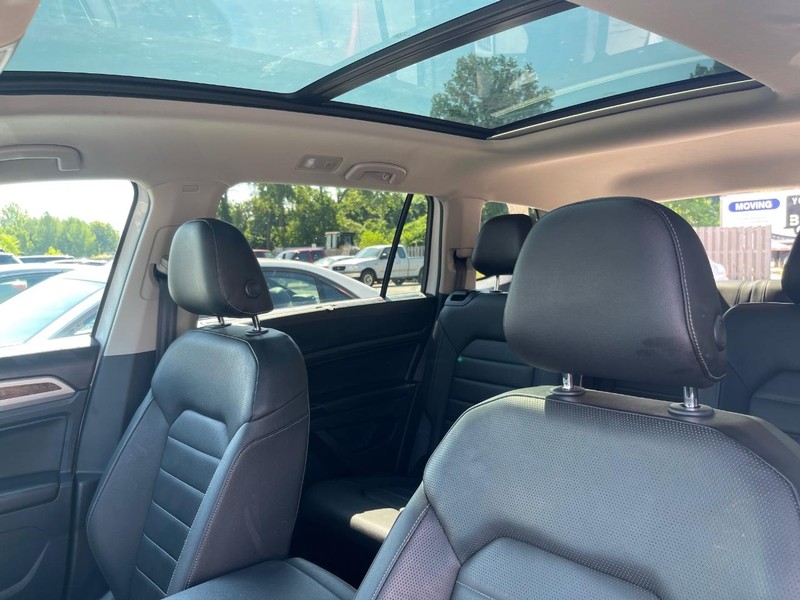 Volkswagen Atlas Vehicle Full-screen Gallery Image 12