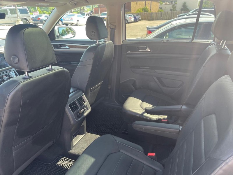 Volkswagen Atlas Vehicle Full-screen Gallery Image 13