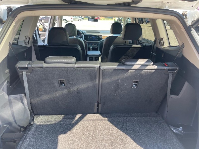 Volkswagen Atlas Vehicle Full-screen Gallery Image 18