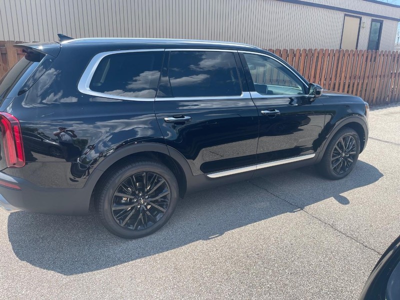Kia Telluride Vehicle Full-screen Gallery Image 3