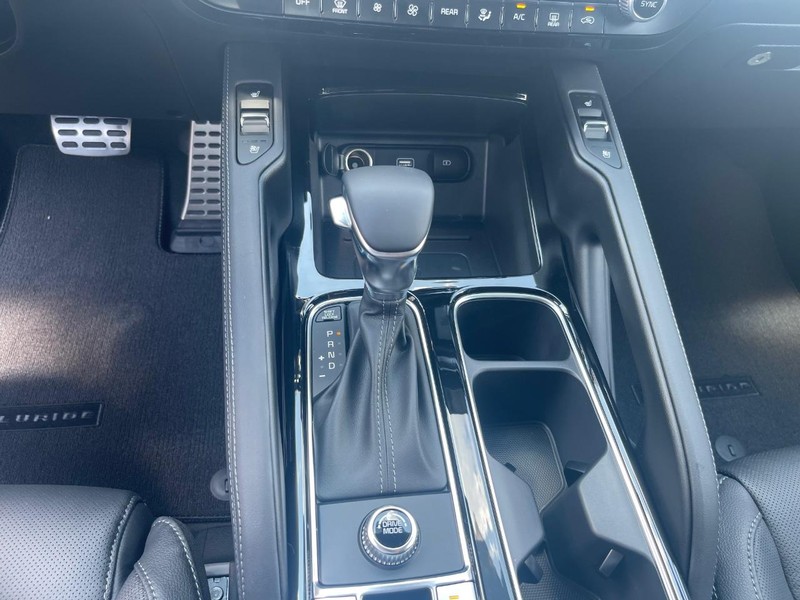 Kia Telluride Vehicle Full-screen Gallery Image 7