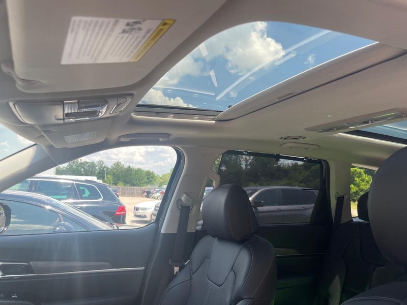 Kia Telluride Vehicle Full-screen Gallery Image 8