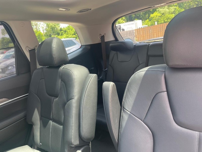 Kia Telluride Vehicle Full-screen Gallery Image 9