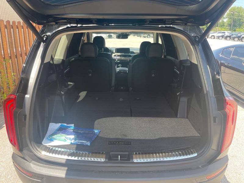 Kia Telluride Vehicle Full-screen Gallery Image 11