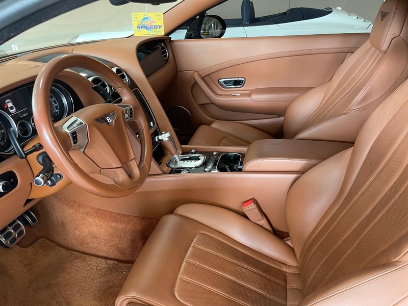 Bentley Continental GT V8 S Vehicle Full-screen Gallery Image 6
