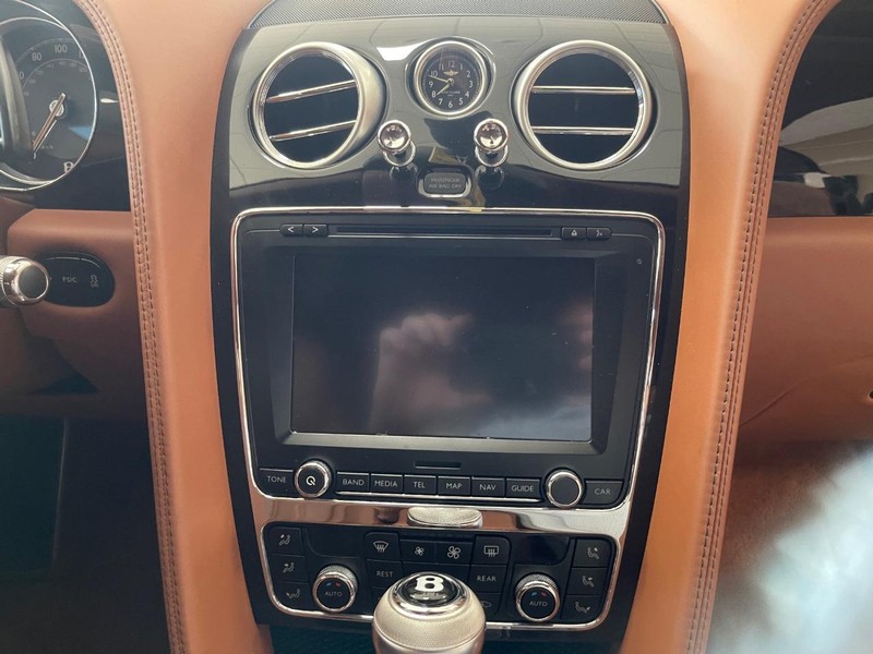 Bentley Continental GT V8 S Vehicle Full-screen Gallery Image 9