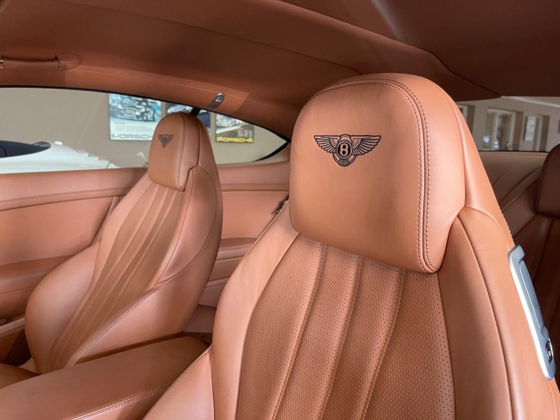 Bentley Continental GT V8 S Vehicle Full-screen Gallery Image 11