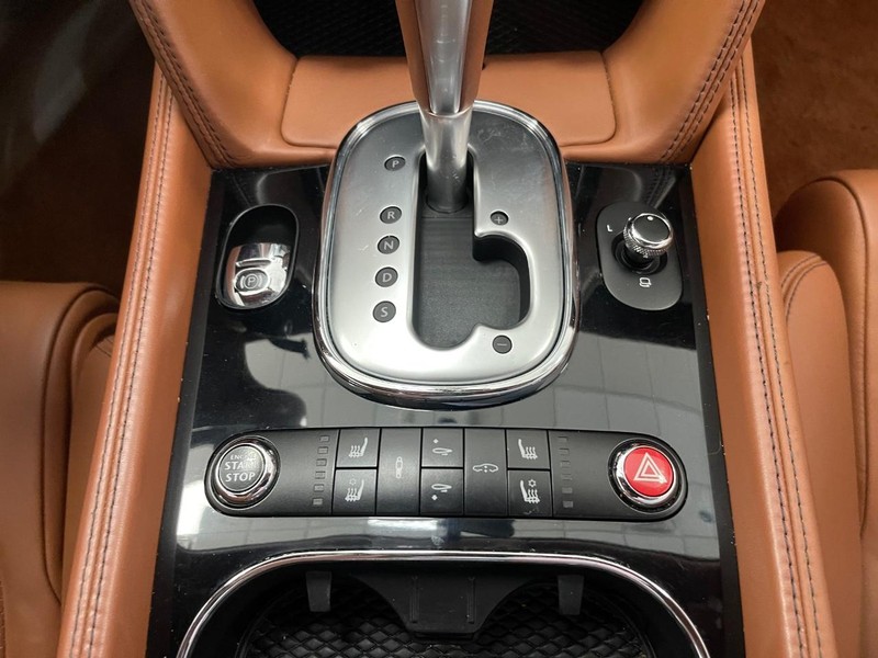 Bentley Continental GT V8 S Vehicle Full-screen Gallery Image 12
