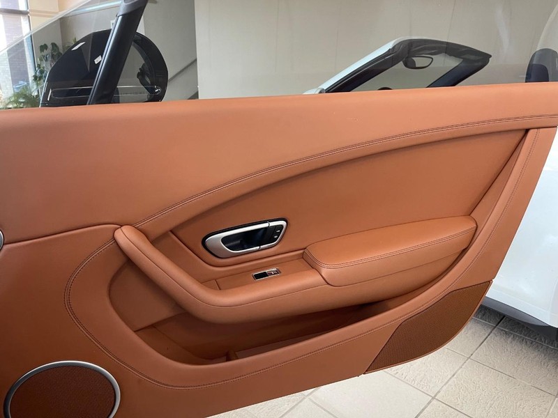 Bentley Continental GT V8 S Vehicle Full-screen Gallery Image 13