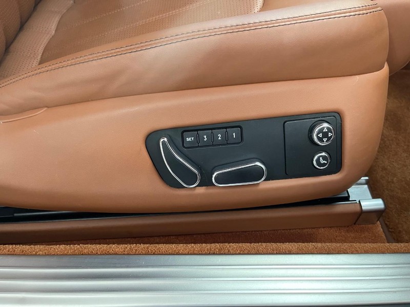 Bentley Continental GT V8 S Vehicle Full-screen Gallery Image 15