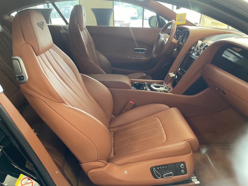 Bentley Continental GT V8 S Vehicle Full-screen Gallery Image 16