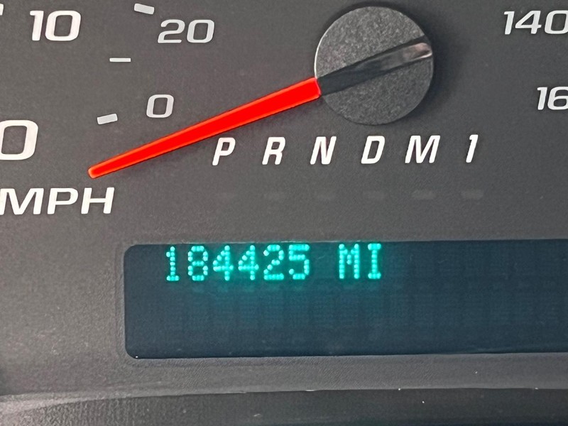 GMC Savana Cargo Van Vehicle Full-screen Gallery Image 7