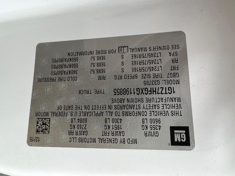 GMC Savana Cargo Van Vehicle Full-screen Gallery Image 8