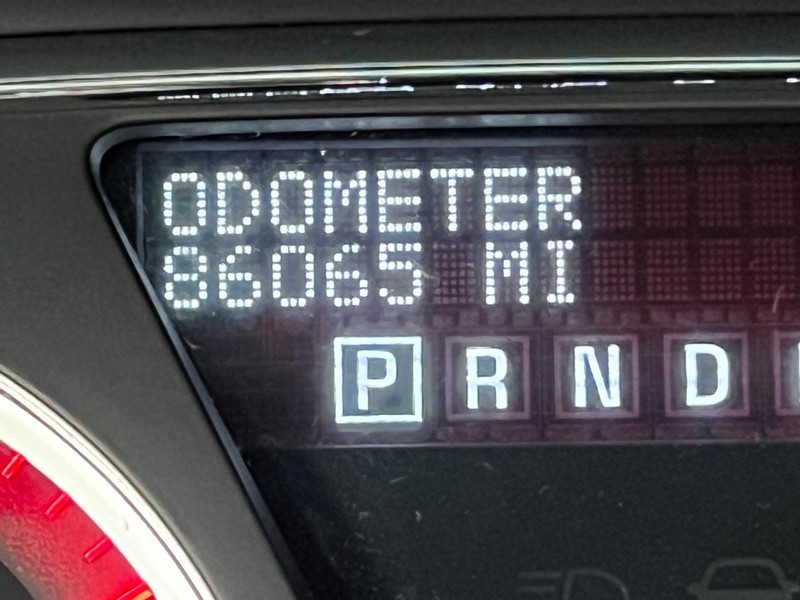 GMC Acadia Vehicle Full-screen Gallery Image 10