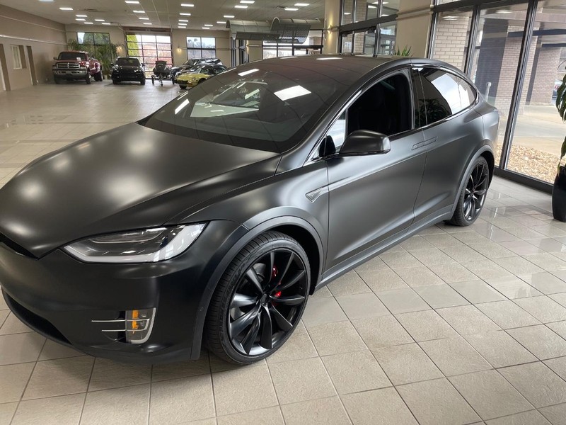 Tesla Model X Vehicle Full-screen Gallery Image 2