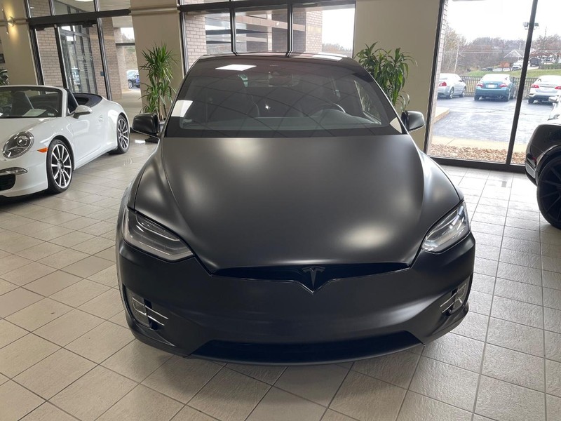 Tesla Model X Vehicle Full-screen Gallery Image 3