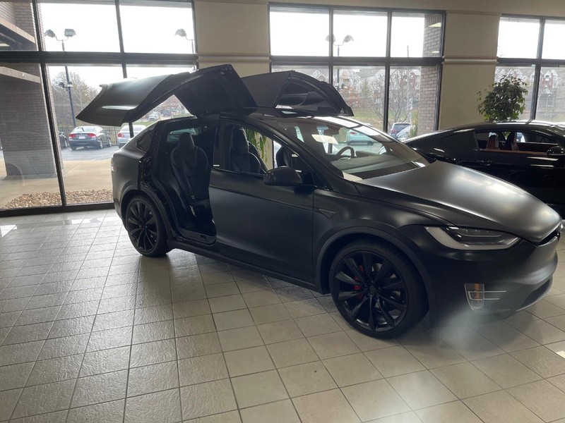 Tesla Model X Vehicle Full-screen Gallery Image 4