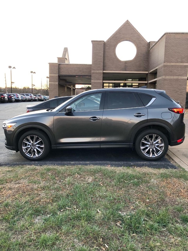 Mazda CX-5 Vehicle Full-screen Gallery Image 3