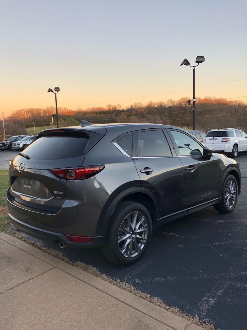 Mazda CX-5 Vehicle Full-screen Gallery Image 4