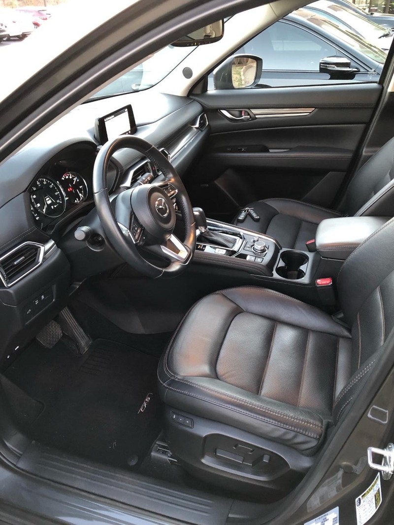 Mazda CX-5 Vehicle Full-screen Gallery Image 7