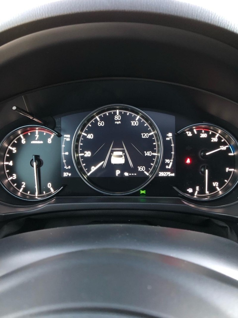 Mazda CX-5 Vehicle Full-screen Gallery Image 8