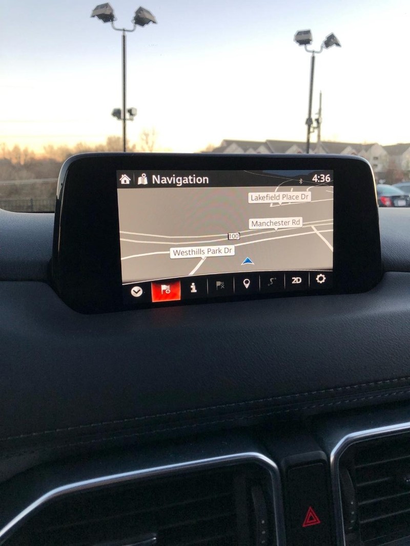 Mazda CX-5 Vehicle Full-screen Gallery Image 9