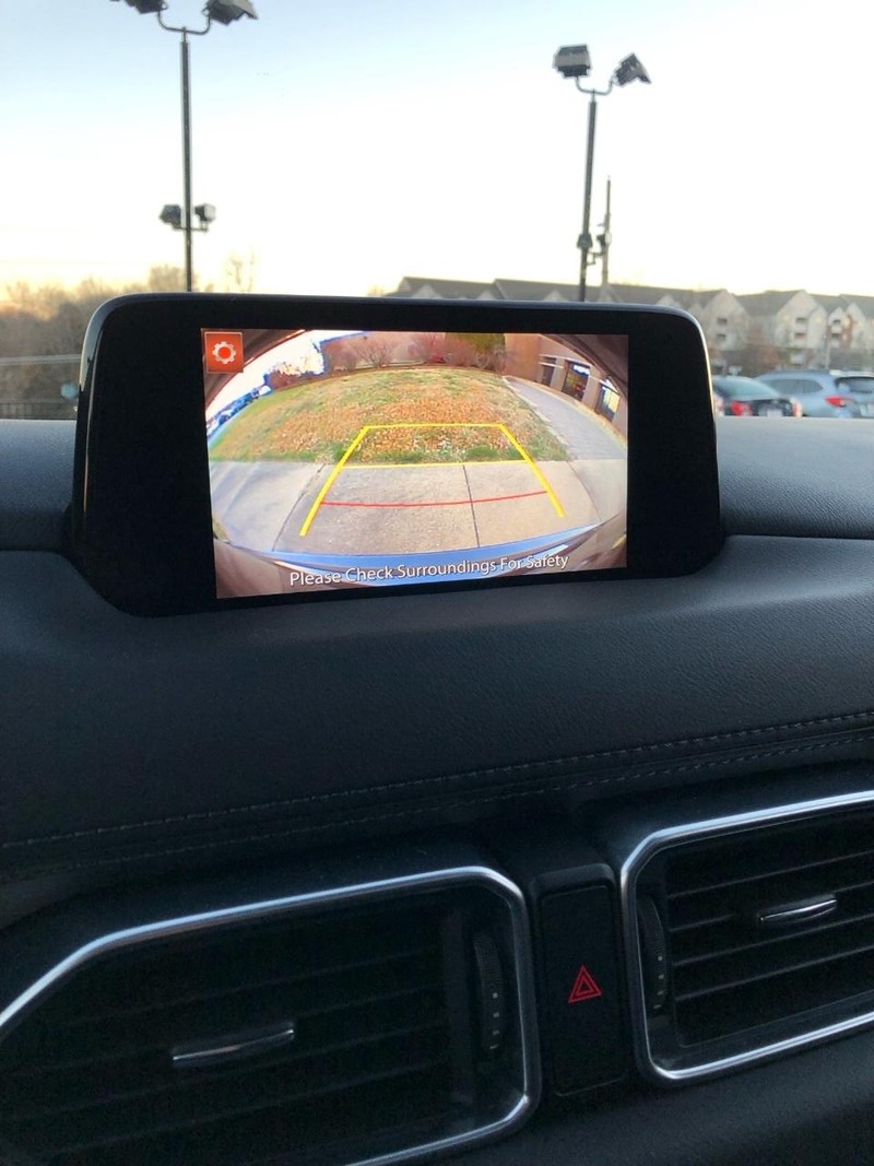 Mazda CX-5 Vehicle Full-screen Gallery Image 10