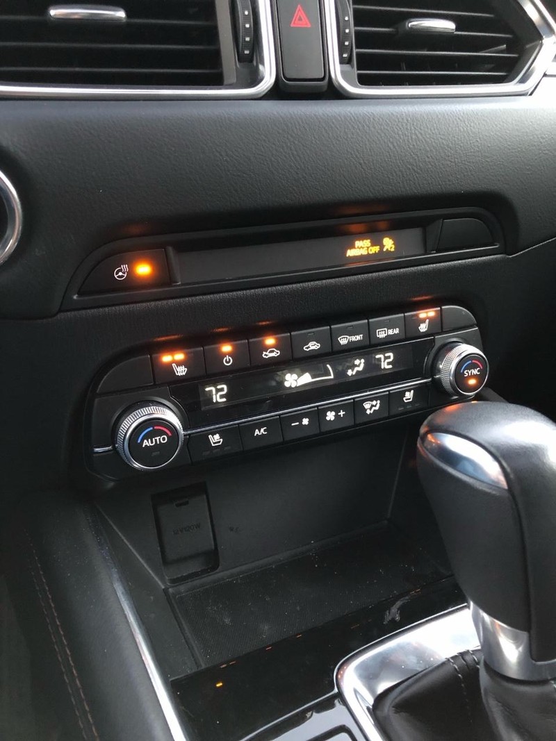 Mazda CX-5 Vehicle Full-screen Gallery Image 11