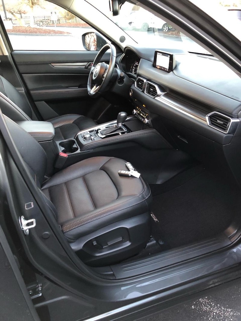 Mazda CX-5 Vehicle Full-screen Gallery Image 12