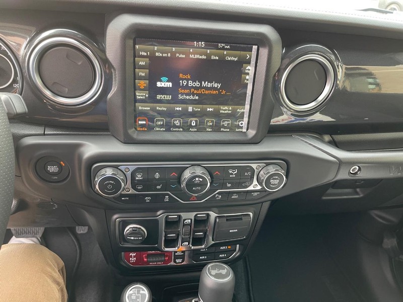 Jeep Wrangler Vehicle Full-screen Gallery Image 9