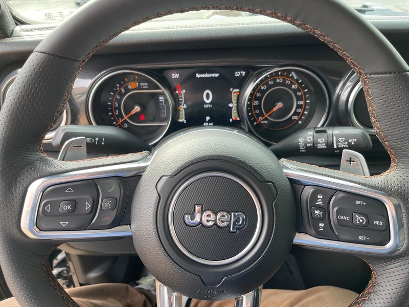 Jeep Wrangler Vehicle Full-screen Gallery Image 10