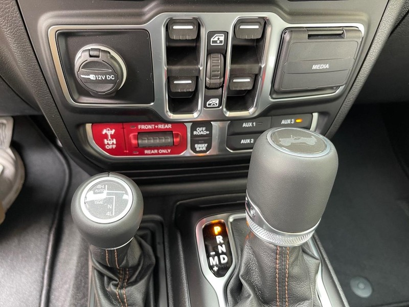 Jeep Wrangler Vehicle Full-screen Gallery Image 11