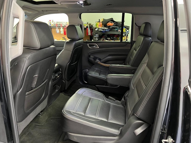 GMC Yukon XL Vehicle Full-screen Gallery Image 6