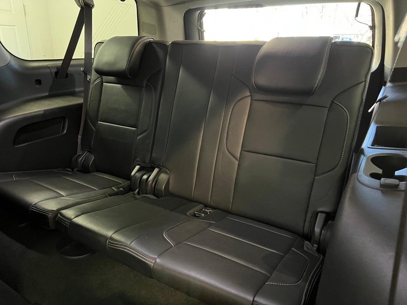 GMC Yukon XL Vehicle Full-screen Gallery Image 7