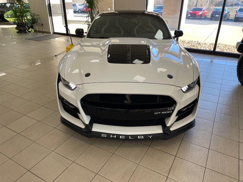 Ford Mustang Vehicle Full-screen Gallery Image 3