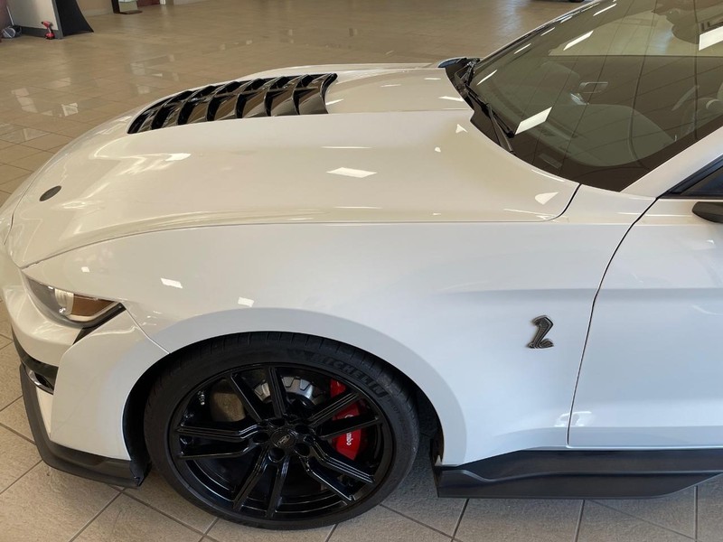 Ford Mustang Vehicle Full-screen Gallery Image 4