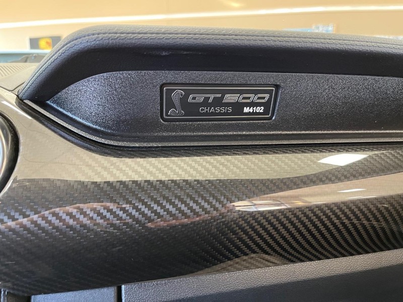 Ford Mustang Vehicle Full-screen Gallery Image 13