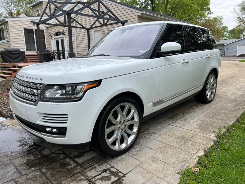 Land Rover Range Rover Vehicle Full-screen Gallery Image 2
