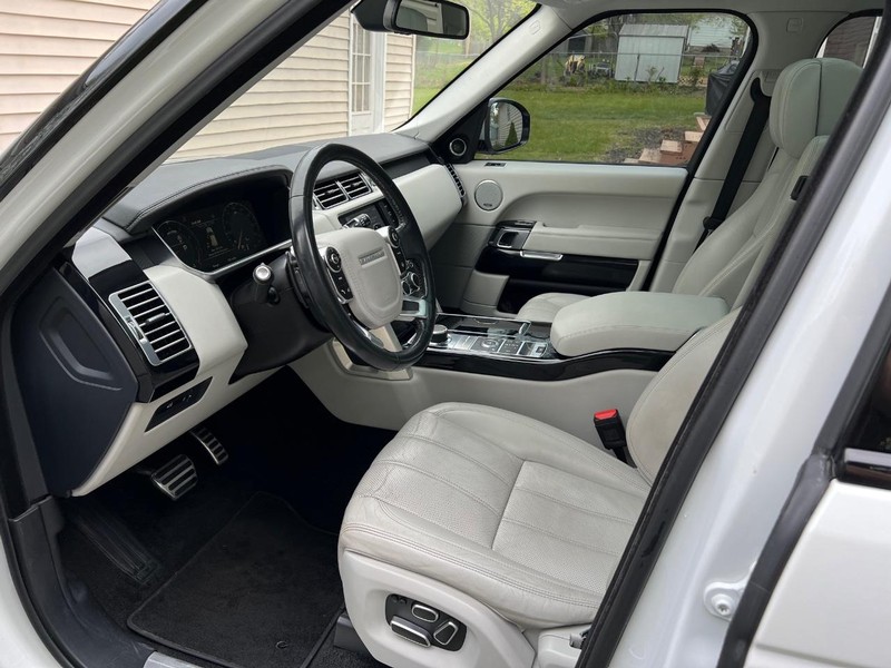 Land Rover Range Rover Vehicle Full-screen Gallery Image 5