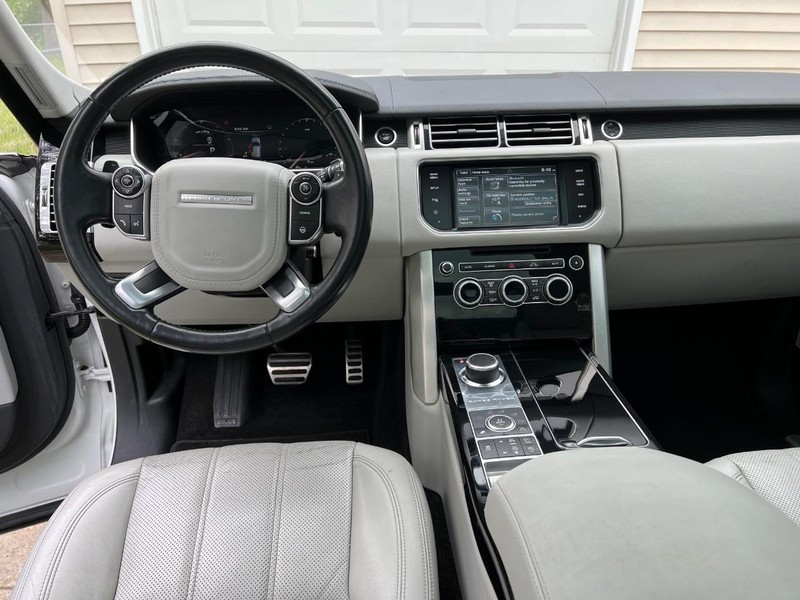 Land Rover Range Rover Vehicle Full-screen Gallery Image 6