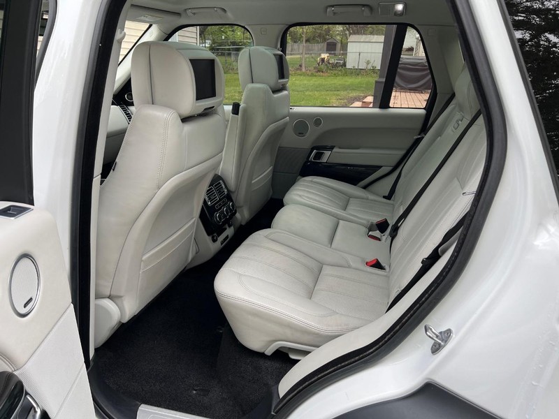 Land Rover Range Rover Vehicle Full-screen Gallery Image 9
