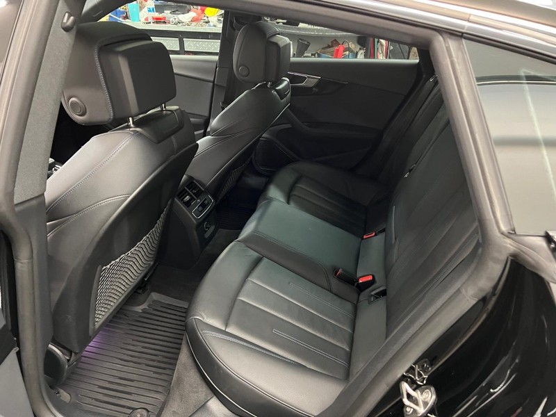 Audi A5 Sportback Vehicle Full-screen Gallery Image 8